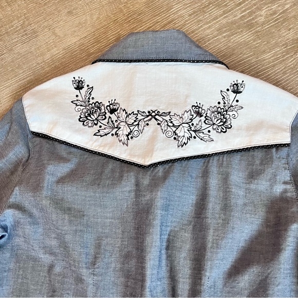 Ladies Sz Small Gray/blue Adiktd Long Sleeve Embroidered Western Shirt - Picture 9 of 9